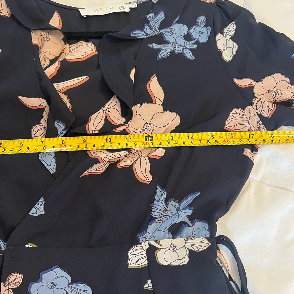 ASTR the Label Navy, Light Blue and Pink Floral Ruffle Wrap Long Sleeve small - Picture 12 of 14